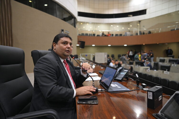 Projeto de Caio André determina que atletas de escolinhas de futebol estejam matriculados em unidades de ensino em Manaus