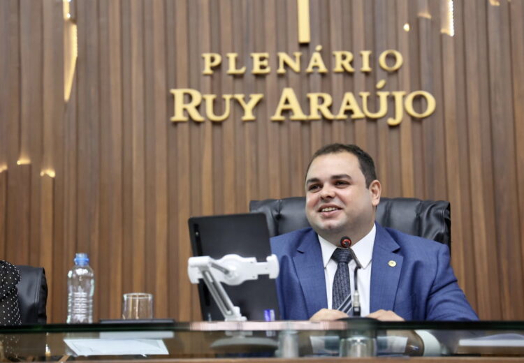 Deputado Roberto Cidade propõe leis que ampliam a atenção à saúde da mulher