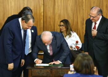 Lula assina decreto para impulsionar bionegócios na Amazônia