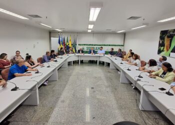 Profissionais da área de administração fazem visita técnica à Suframa