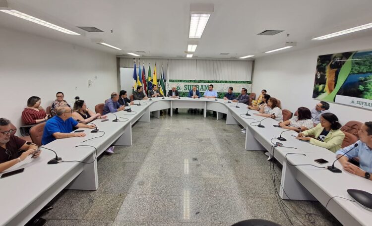 Profissionais da área de administração fazem visita técnica à Suframa