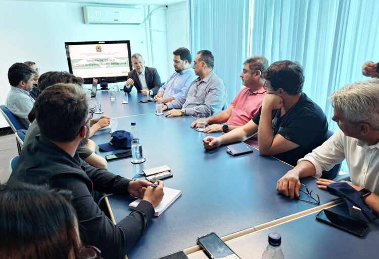 Jornalistas vêm a Manaus para conhecer o modelo ZFM e são apresentados ao CBA pela Suframa