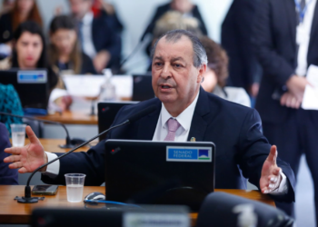 Senador Omar é oficializado relator da proposta de Arcabouço Fiscal