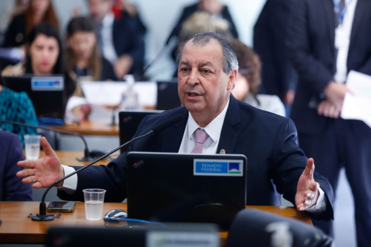 Senador Omar é oficializado relator da proposta de Arcabouço Fiscal