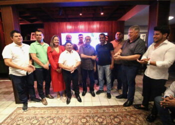 Prefeitos criam consórcio para desenvolver municípios e contam com participação do governo estadual e federal