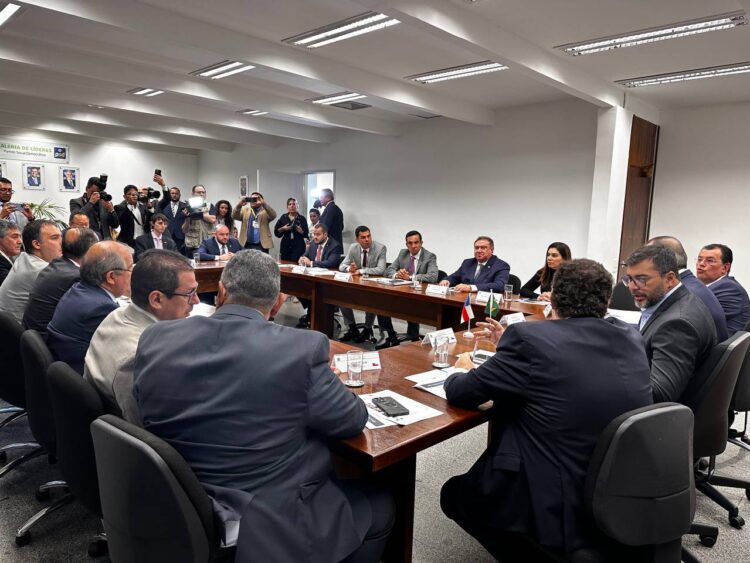 Bancada federal do AM reúne para discutir proposta do governo estadual para a Zona Franca no texto da Reforma Tributária