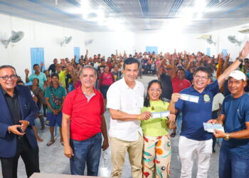 Sidney reúne com pescadores em Nova Olinda do Norte