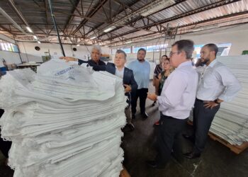 Suframa visita fábricas do grupo Rubberon em Manaus