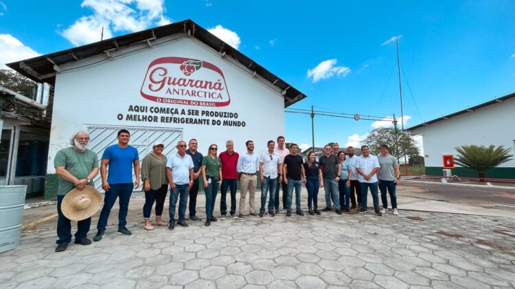 Secretário nacional de economia verde visita Maués a convite de deputado federal para conhecer cadeias produtivas e potencialidades de desenvolvimento regional