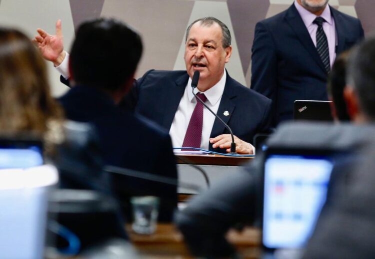 Senador Omar defende política de Estado para a segurança pública em debate sobre aumento de pena