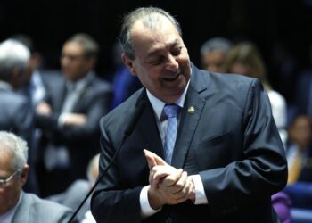 Congresso Em Foco coloca Omar Aziz na disputa por prêmio de senador mais atuante do Brasil