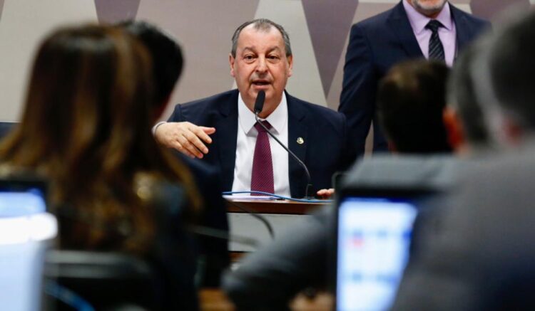 Senador Omar defende exceção da Zona Franca de Manaus em debate no Senado sobre a Reforma Tributária