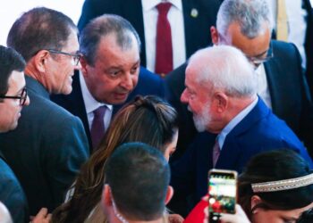 Senador Omar afirma que investimentos do novo PAC reforçam compromisso do governo Lula com o Amazonas