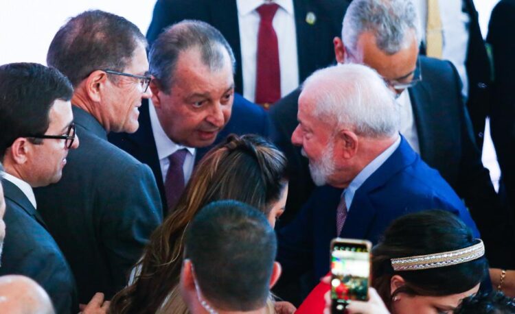 Senador Omar afirma que investimentos do novo PAC reforçam compromisso do governo Lula com o Amazonas