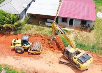 Prefeitura de Alvarães aproveita verão e segue realizando obras de infraestrutura