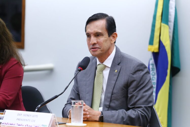 Sidney Leite apresenta projeto que pede tradução das leis de referência de cada ente federativo para línguas maternas dos grupos indígenas brasileiros