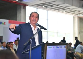 Senador Omar cobra do MEC a criação de mais universidades federais no interior do Amazonas