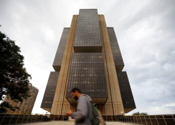 Pela primeira vez em três anos, Copom anuncia corte na taxa de juros e Selic fica em 13,25%