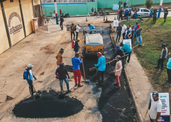 Prefeito Raylan Barroso comemora emenda de Omar Aziz para construção de 13 ruas em Eirunepé