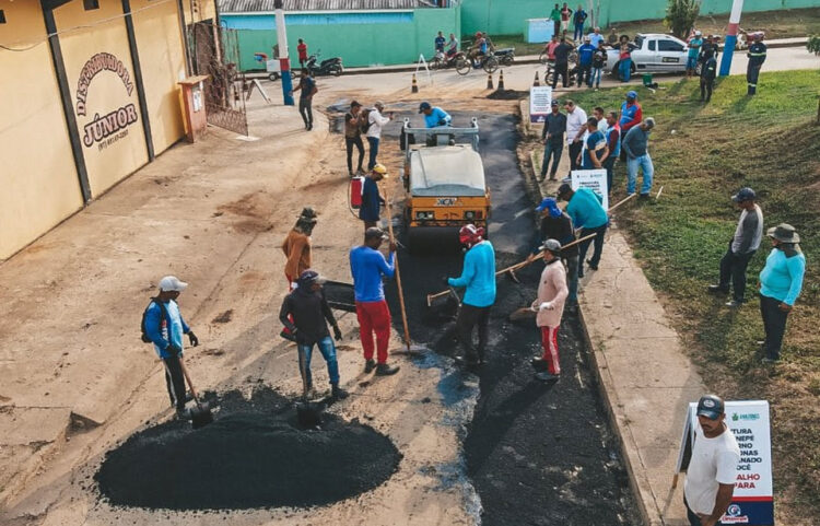 Prefeito Raylan Barroso comemora emenda de Omar Aziz para construção de 13 ruas em Eirunepé