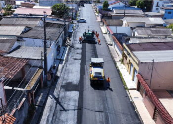 Prefeitura de Manaus atende pedido de moradores e recapeia nova rua no bairro Petrópolis, zona Sul