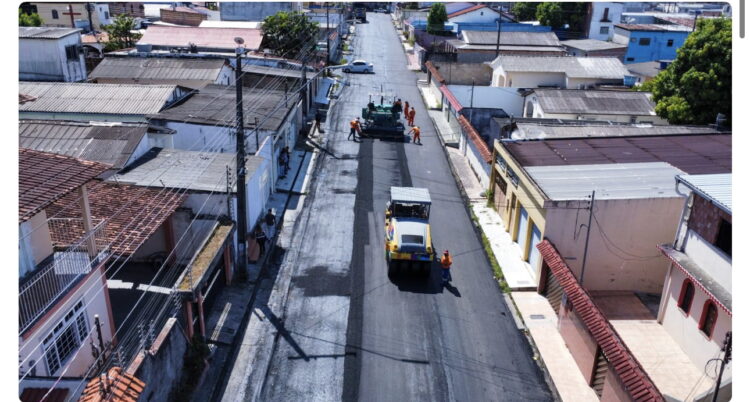 Prefeitura de Manaus atende pedido de moradores e recapeia nova rua no bairro Petrópolis, zona Sul
