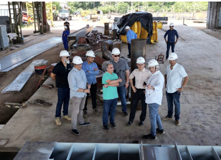 Prefeito vistoria construção de píer flutuante do mirante Lúcia Almeida