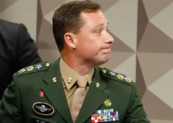 GSI de Lula enviou a Mauro Cid detalhes de segurança de viagens do presidente