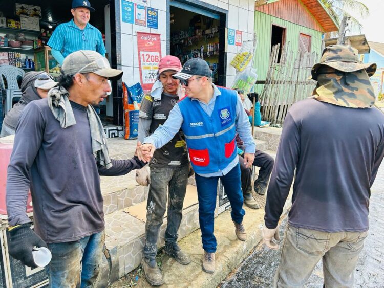 Prefeito de Eirunepé anuncia pagamento antecipado do Bolsa Raiz em meio a obras por toda cidade