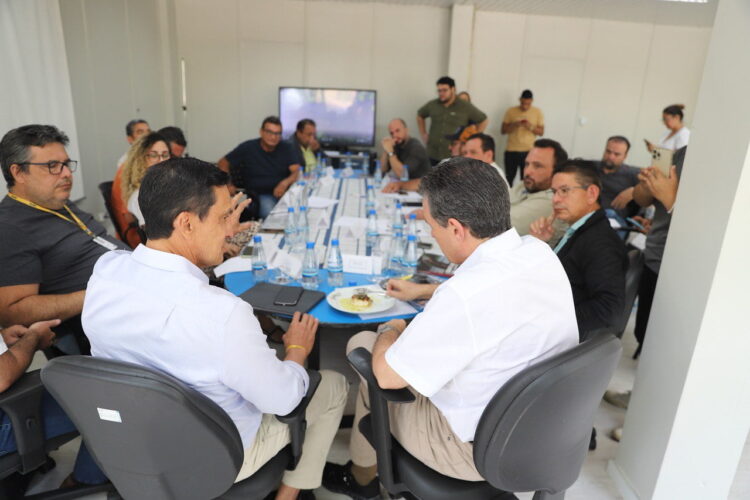 Ministro da Pesca discute em Manaus políticas públicas para o manejo do Pirarucu