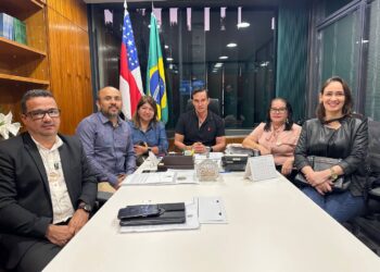Sidney Leite reúne com direção da Ufam do interior do AM
