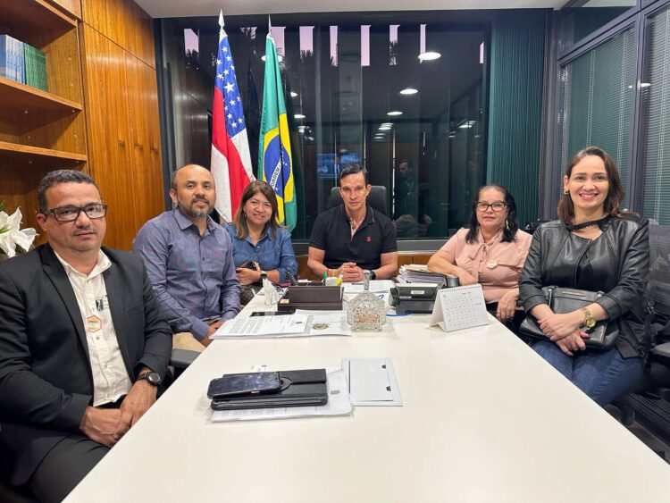 Sidney Leite reúne com direção da Ufam do interior do AM