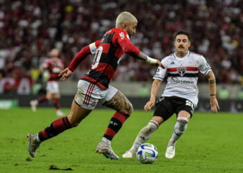 Pedro marca nos acréscimos e salva Flamengo de derrota para o São Paulo no Maracanã