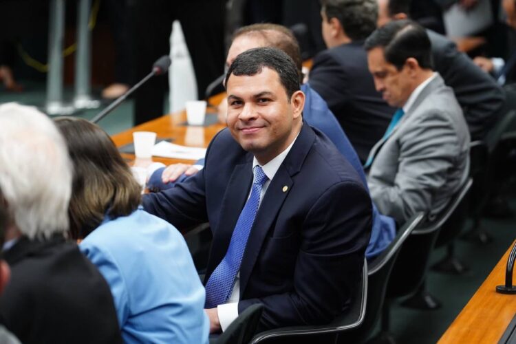 Projeto que elimina o pagamento de Imposto de Renda sobre benefícios retroativos ou acumulados do INSS e da assistência social é proposto por Saullo Vianna