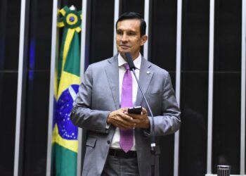 Ministério da Defesa altera portaria que regula navegação durante a vazante, prejudica estado do Amazonas e deve os custos de logística