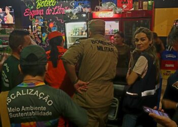 Um estabelecimento foi interditado, cinco autuados e 43 condutores de veículos autuados ou notificados entre sábado e domingo