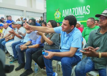 Saullo Vianna participa de entrega de novo mercado municipal do Careiro da Várzea ao lado de Wilson