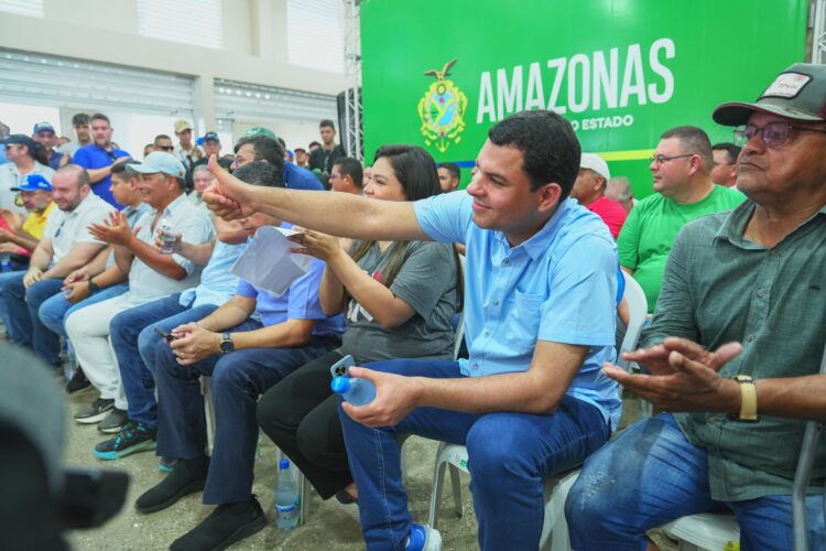 Saullo Vianna participa de entrega de novo mercado municipal do Careiro da Várzea ao lado de Wilson
