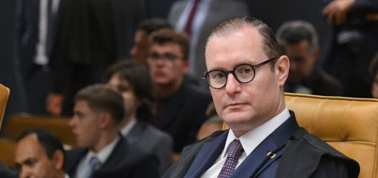 Zanin completa um mês no STF com coleção de posicionamentos conservadores