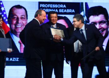 Omar Aziz conquista Prêmio Congresso em Foco como um dos melhores senadores do Brasil