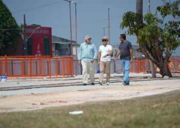 Prefeito vistoria obras do Parque Amazonino Mendes