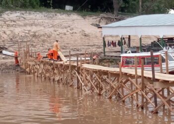 Prefeitura constrói ponte de 150 metros na marina do Davi para conter impactos da seca dos rios