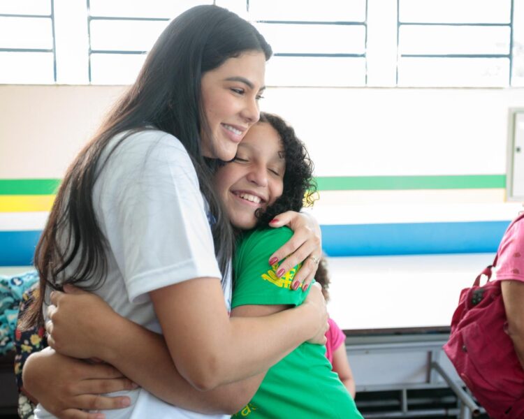 Deputada Mayra Dias promove cultura empreendedora entre jovens