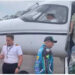 Vídeo mostra momento em que turistas embarcam em avião em Manaus