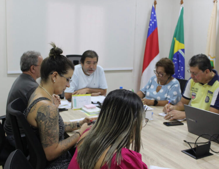 Prefeitura de Manaus alinha estratégias de abordagem social à população em situação de rua no Centro