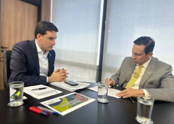 Sidney Leite discute melhorias nos portos e aeroportos do Amazonas com ministro Silvio Costa Filho