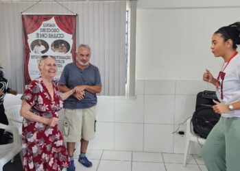Idosos participam de oficina de teatro do edital Manaus Faz Cultura da prefeitura