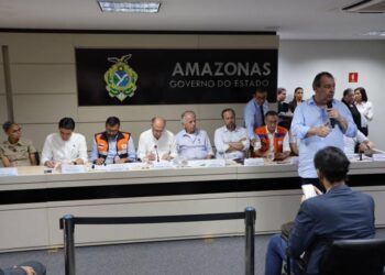 Em reunião com ministros sobre a seca no Amazonas, Senador Omar exige a recuperação da BR-319