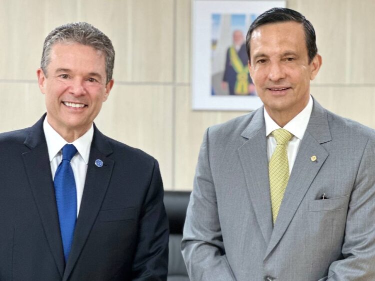 Deputado Sidney Leite busca antecipação do Seguro Defeso para pescadores afetados pela seca no Amazonas