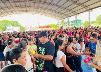 Prefeitura de Japurá celebra Dia das Crianças entregando centenas de brinquedos